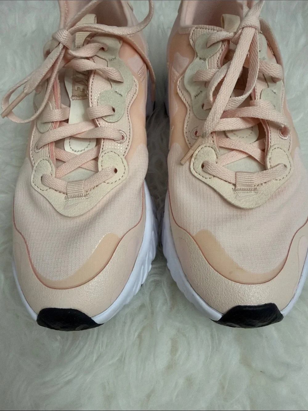 Nike Sneakers Women’s React Art3mis Trainer Pearl Orange Size 7 NWOB